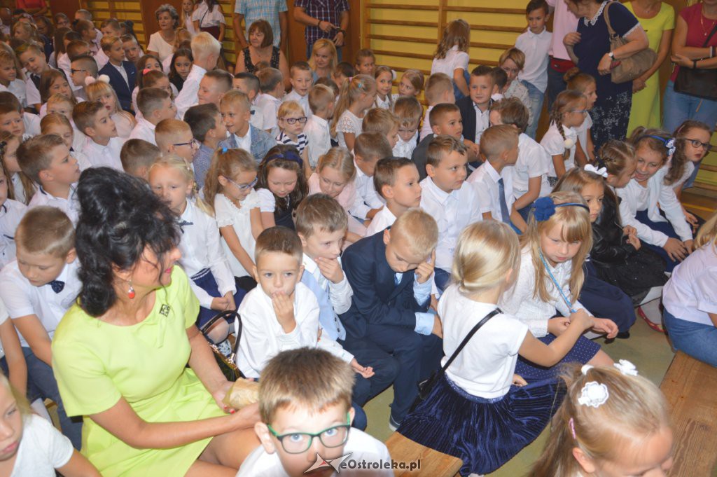 Rozpoczęcie roku szkolnego w SP nr 3 [03.09.2018] - zdjęcie #4 - eOstroleka.pl