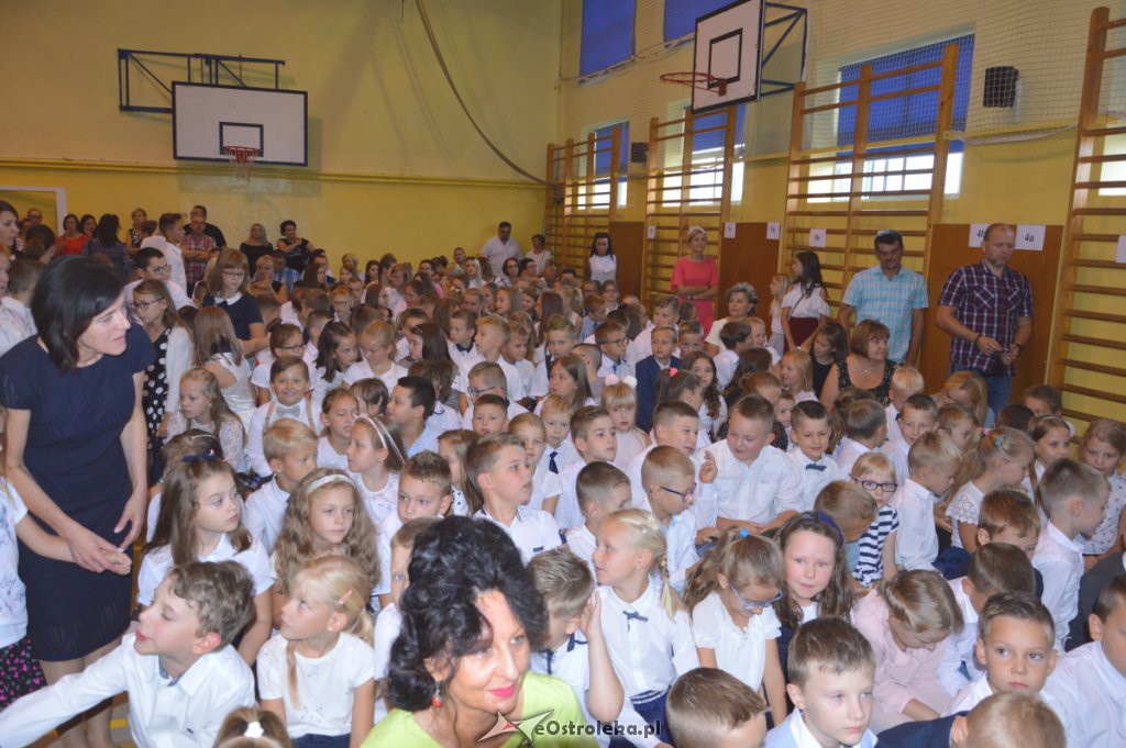 Rozpoczęcie roku szkolnego w SP nr 3 [03.09.2018] - zdjęcie #5 - eOstroleka.pl