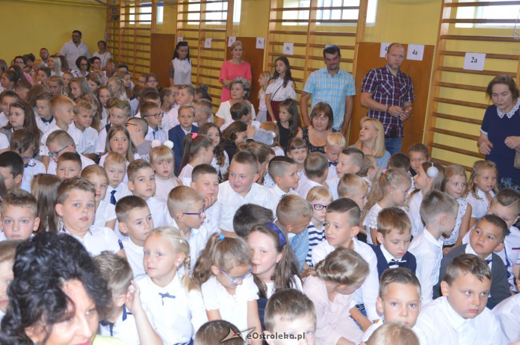Rozpoczęcie roku szkolnego w SP nr 3 [03.09.2018] - zdjęcie #6 - eOstroleka.pl