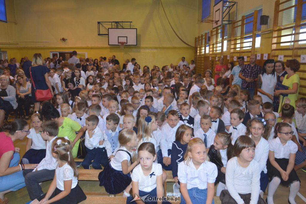 Rozpoczęcie roku szkolnego w SP nr 3 [03.09.2018] - zdjęcie #8 - eOstroleka.pl