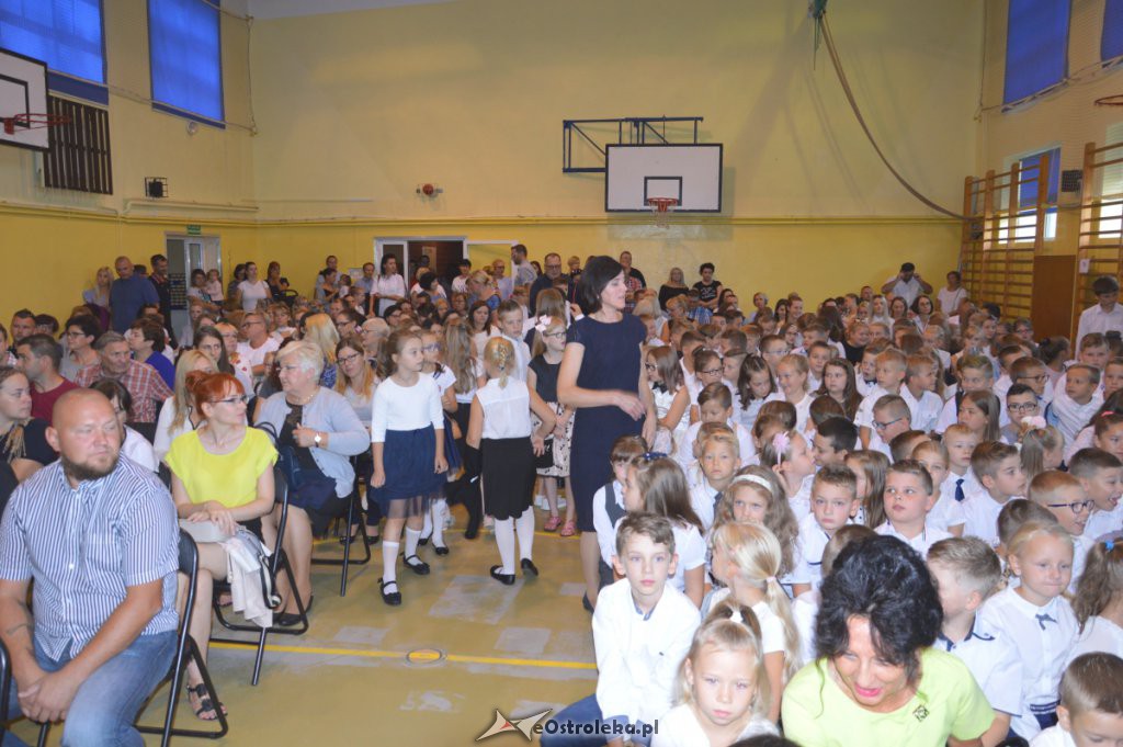Rozpoczęcie roku szkolnego w SP nr 3 [03.09.2018] - zdjęcie #10 - eOstroleka.pl