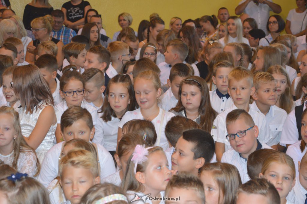 Rozpoczęcie roku szkolnego w SP nr 3 [03.09.2018] - zdjęcie #11 - eOstroleka.pl