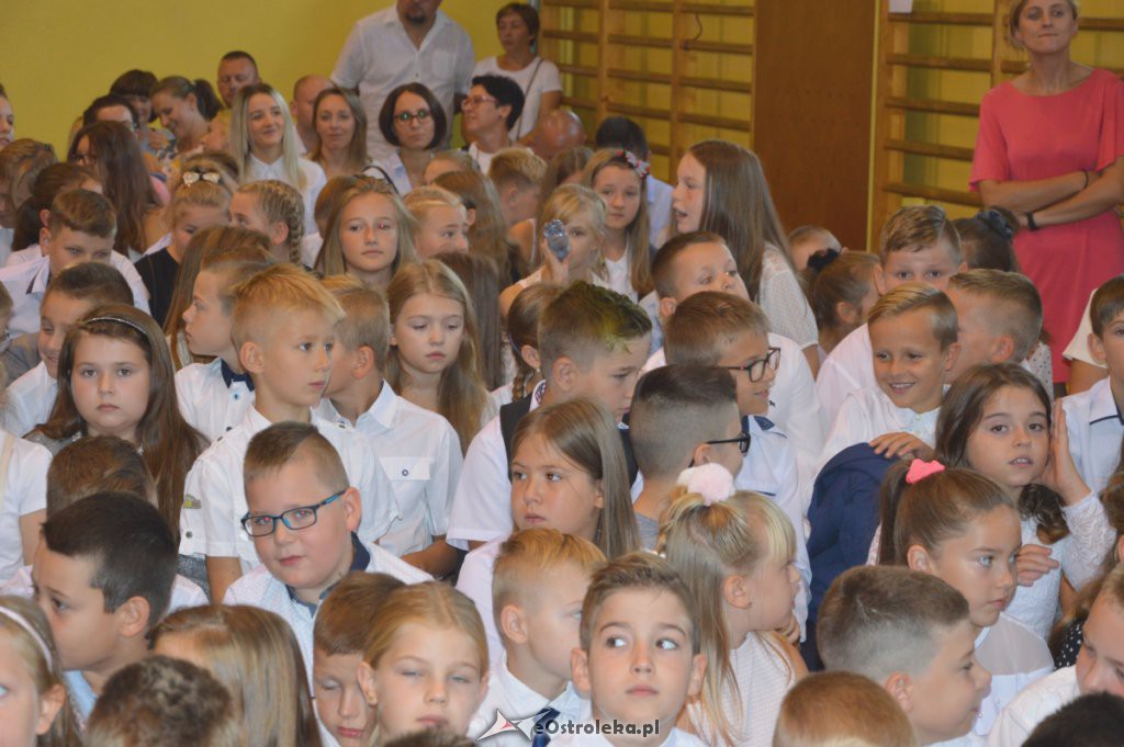 Rozpoczęcie roku szkolnego w SP nr 3 [03.09.2018] - zdjęcie #12 - eOstroleka.pl