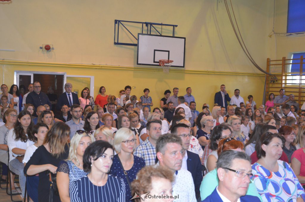 Rozpoczęcie roku szkolnego w SP nr 3 [03.09.2018] - zdjęcie #30 - eOstroleka.pl
