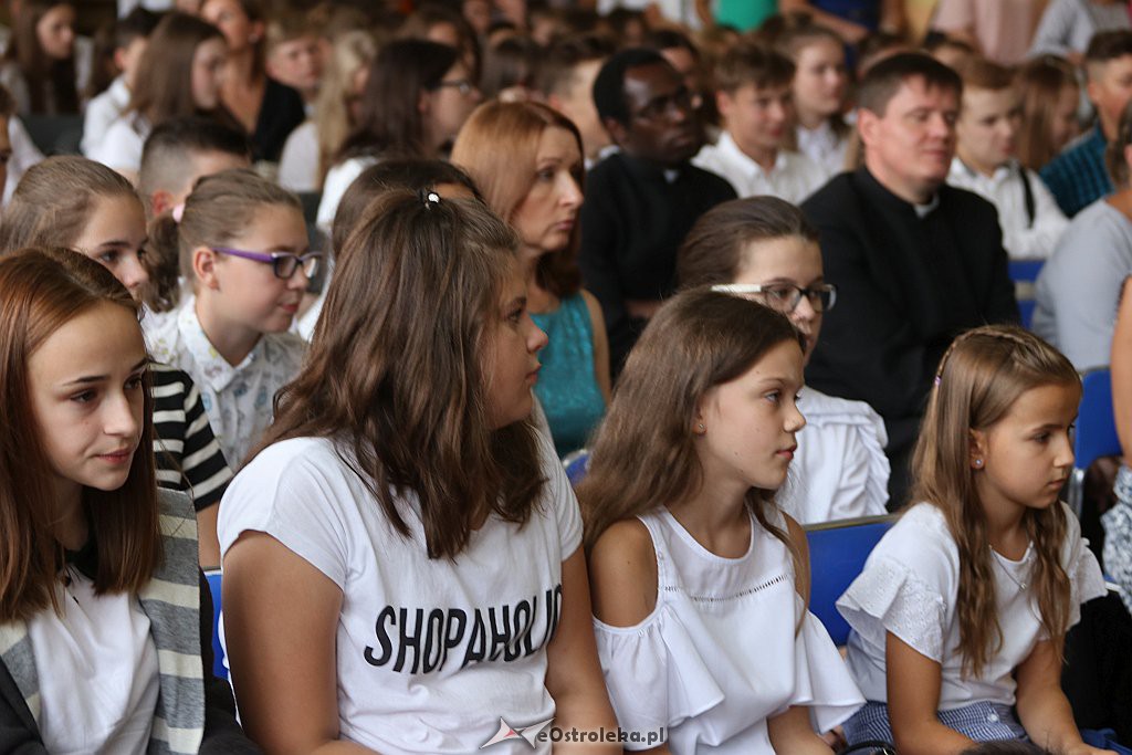 Rozpoczęcie roku szkolnego w SP 1 w Ostrołęce [03.09.2018] - zdjęcie #4 - eOstroleka.pl