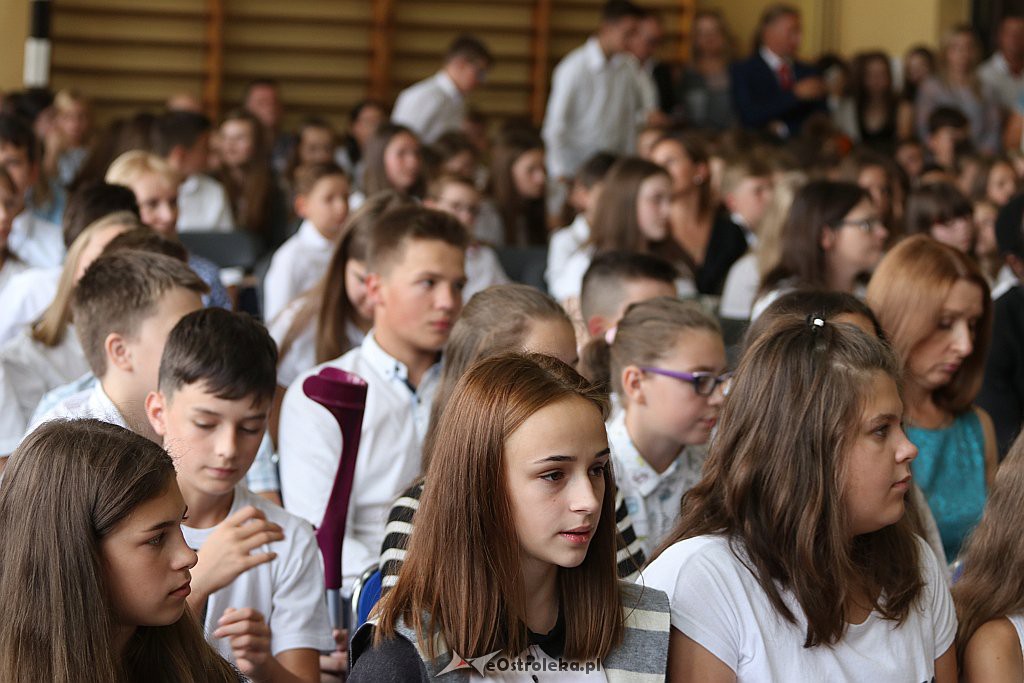Rozpoczęcie roku szkolnego w SP 1 w Ostrołęce [03.09.2018] - zdjęcie #5 - eOstroleka.pl