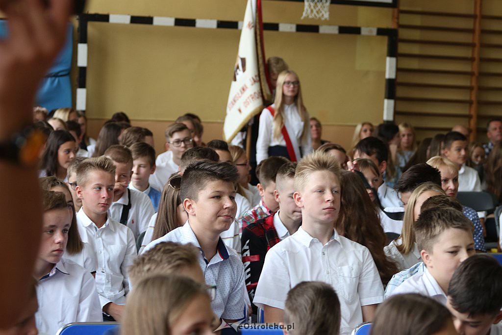 Rozpoczęcie roku szkolnego w SP 1 w Ostrołęce [03.09.2018] - zdjęcie #6 - eOstroleka.pl