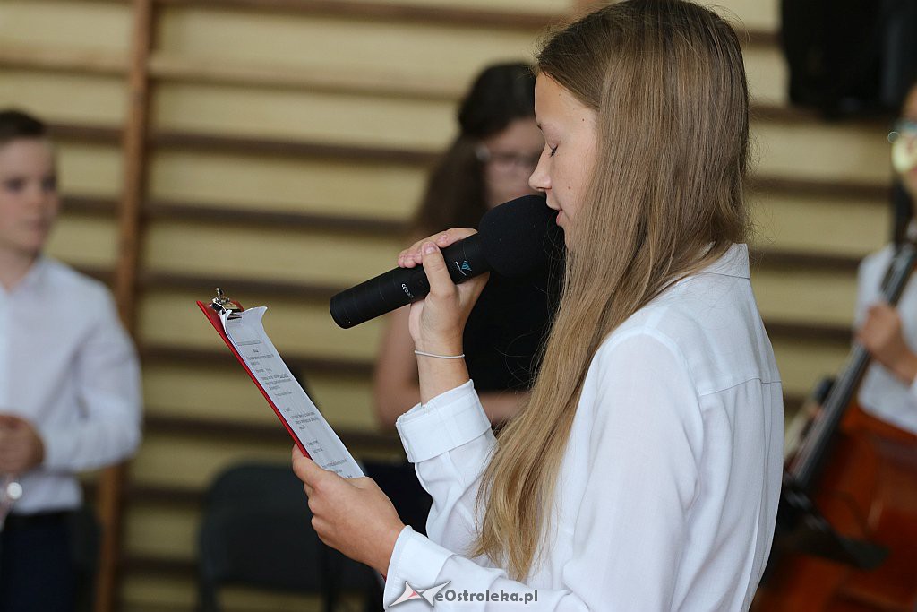 Rozpoczęcie roku szkolnego w SP 1 w Ostrołęce [03.09.2018] - zdjęcie #11 - eOstroleka.pl