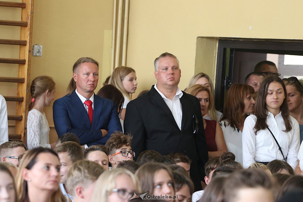 Rozpoczęcie roku szkolnego w SP 1 w Ostrołęce [03.09.2018] - zdjęcie #17 - eOstroleka.pl