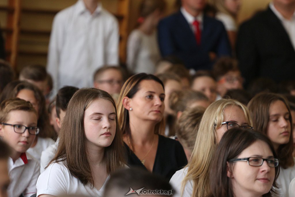 Rozpoczęcie roku szkolnego w SP 1 w Ostrołęce [03.09.2018] - zdjęcie #18 - eOstroleka.pl