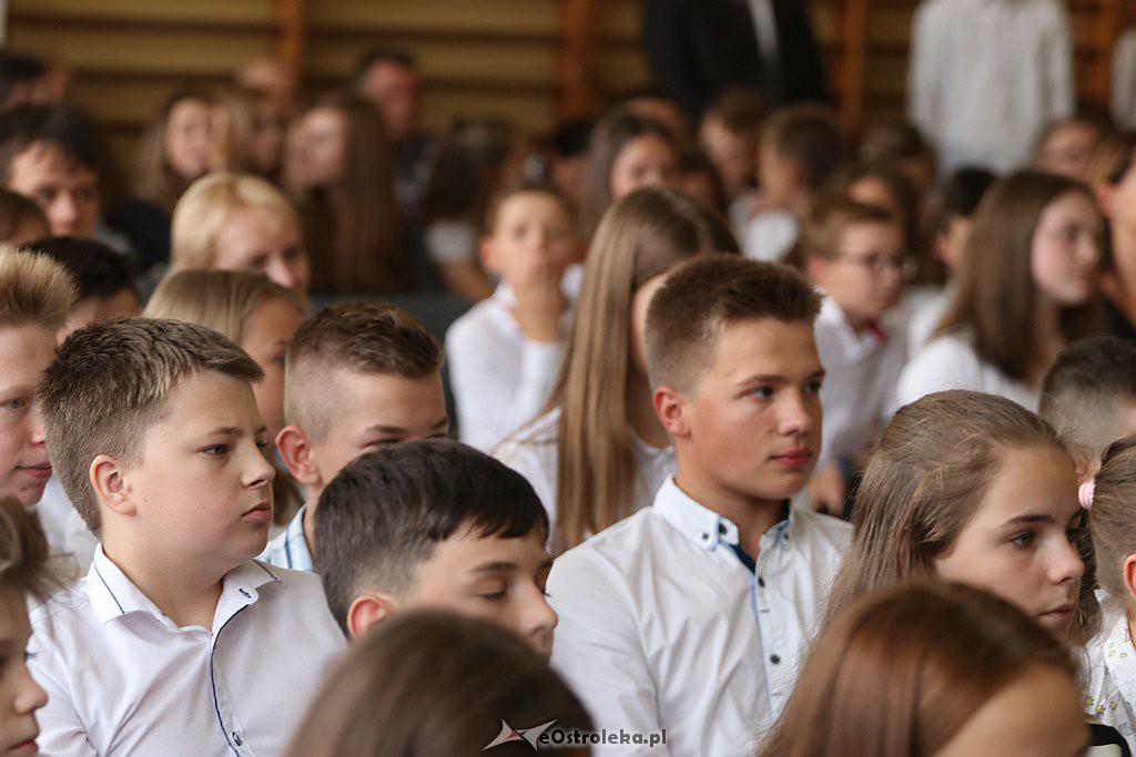 Rozpoczęcie roku szkolnego w SP 1 w Ostrołęce [03.09.2018] - zdjęcie #19 - eOstroleka.pl