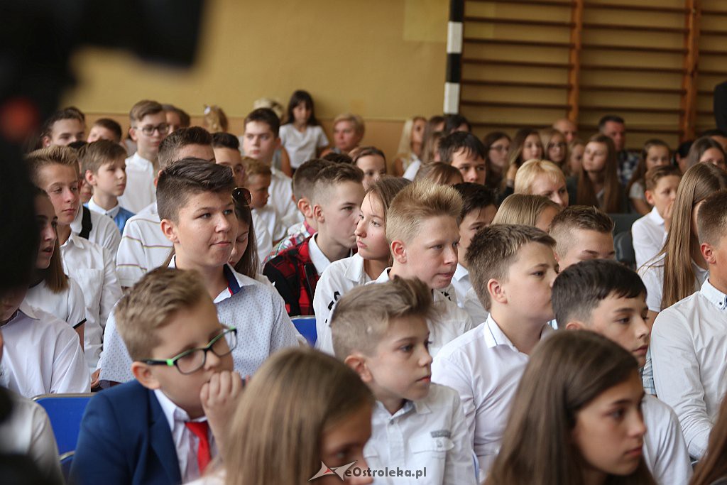 Rozpoczęcie roku szkolnego w SP 1 w Ostrołęce [03.09.2018] - zdjęcie #20 - eOstroleka.pl
