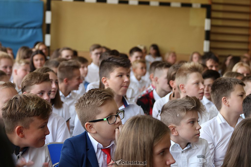 Rozpoczęcie roku szkolnego w SP 1 w Ostrołęce [03.09.2018] - zdjęcie #21 - eOstroleka.pl