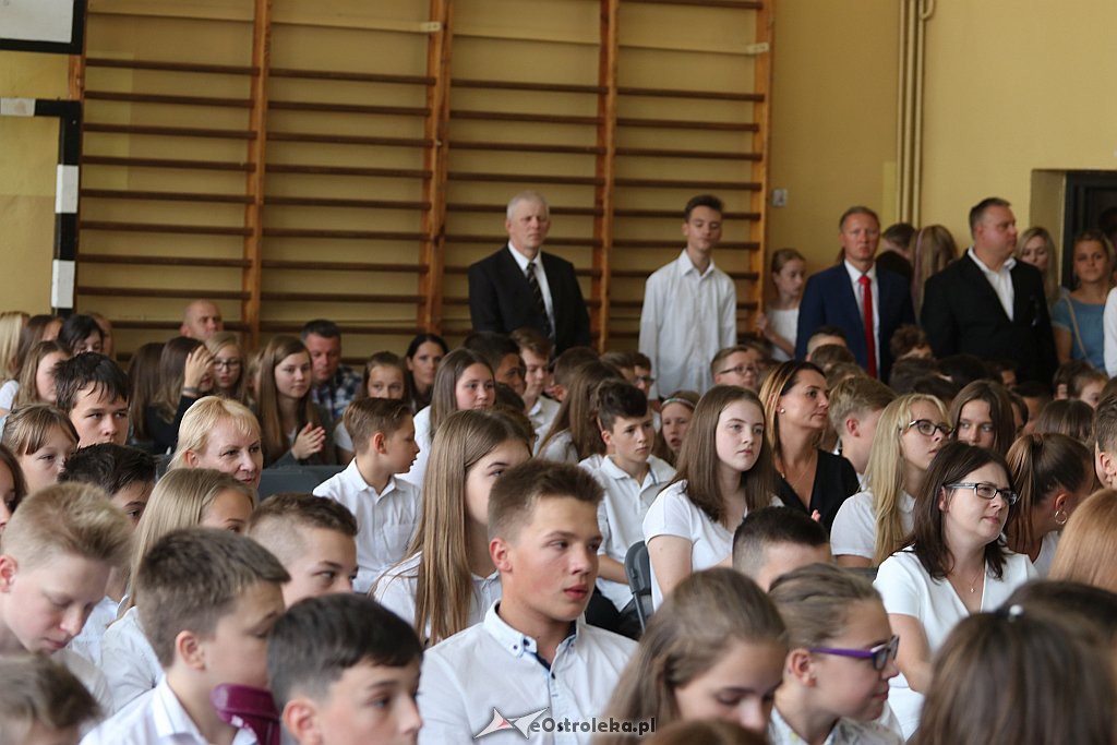 Rozpoczęcie roku szkolnego w SP 1 w Ostrołęce [03.09.2018] - zdjęcie #25 - eOstroleka.pl