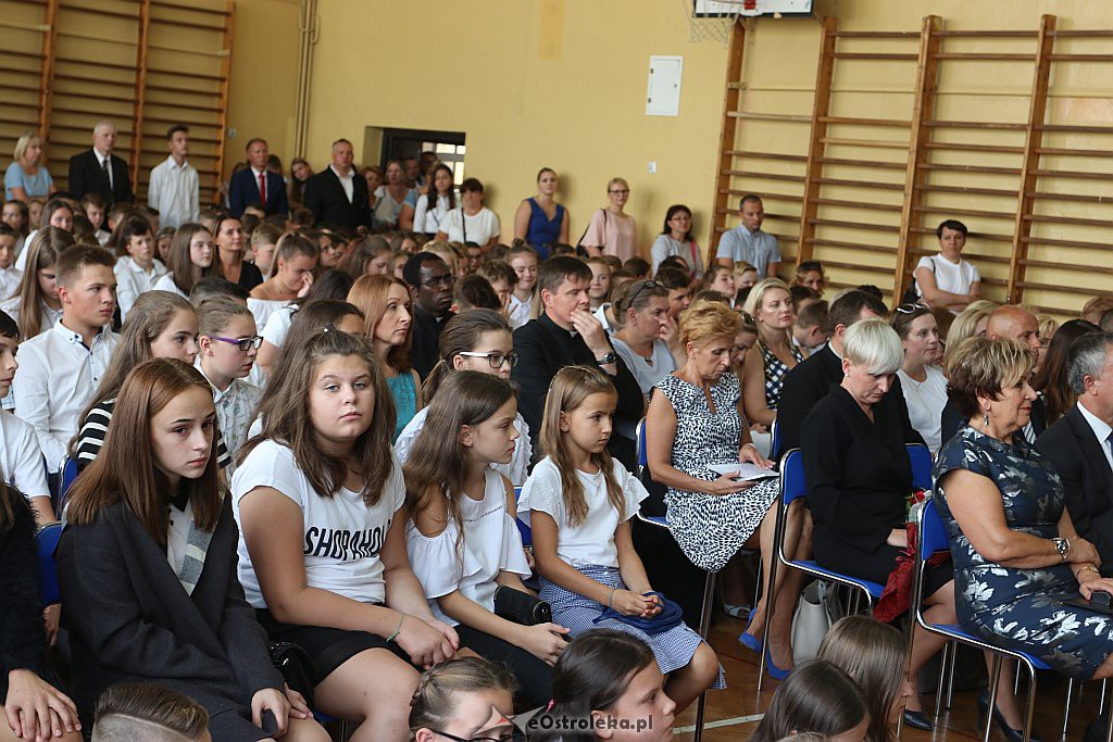 Rozpoczęcie roku szkolnego w SP 1 w Ostrołęce [03.09.2018] - zdjęcie #27 - eOstroleka.pl