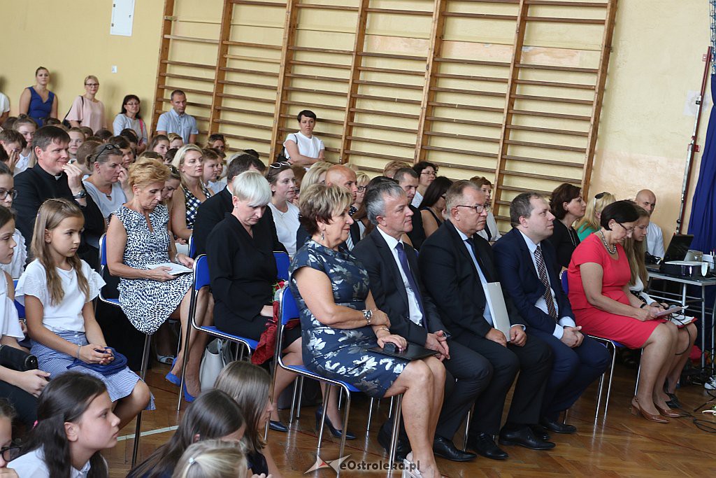 Rozpoczęcie roku szkolnego w SP 1 w Ostrołęce [03.09.2018] - zdjęcie #28 - eOstroleka.pl