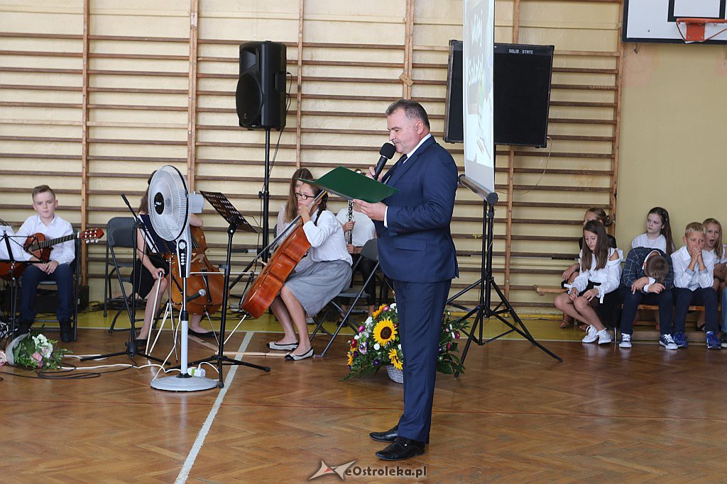 Rozpoczęcie roku szkolnego w SP 1 w Ostrołęce [03.09.2018] - zdjęcie #29 - eOstroleka.pl