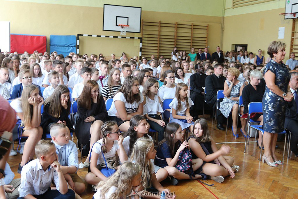 Rozpoczęcie roku szkolnego w SP 1 w Ostrołęce [03.09.2018] - zdjęcie #33 - eOstroleka.pl