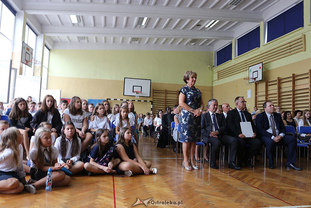 Rozpoczęcie roku szkolnego w SP 1 w Ostrołęce [03.09.2018] - zdjęcie #38 - eOstroleka.pl