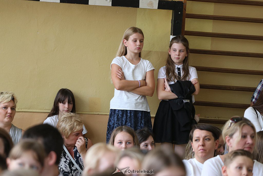 Rozpoczęcie roku szkolnego w SP 1 w Ostrołęce [03.09.2018] - zdjęcie #46 - eOstroleka.pl