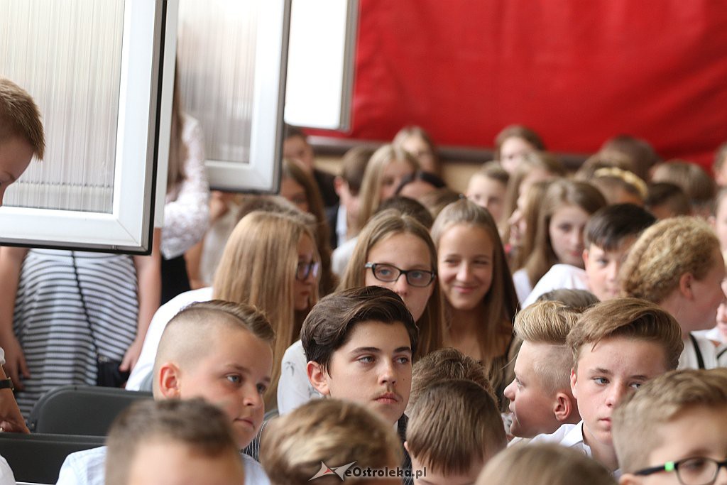 Rozpoczęcie roku szkolnego w SP 1 w Ostrołęce [03.09.2018] - zdjęcie #47 - eOstroleka.pl