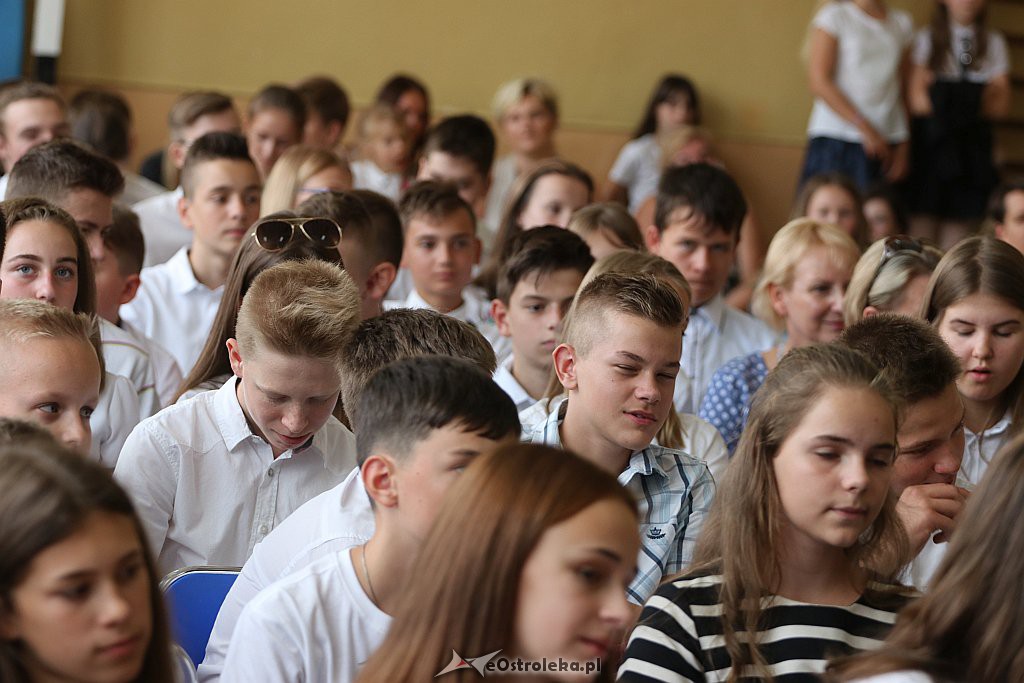 Rozpoczęcie roku szkolnego w SP 1 w Ostrołęce [03.09.2018] - zdjęcie #48 - eOstroleka.pl