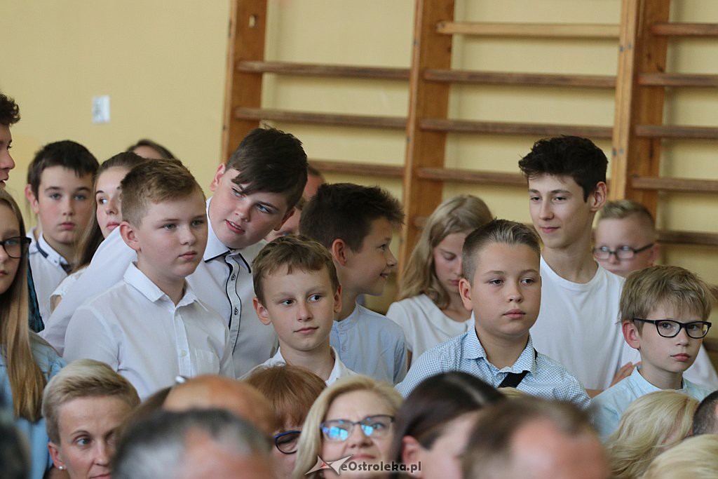 Rozpoczęcie roku szkolnego w SP 1 w Ostrołęce [03.09.2018] - zdjęcie #58 - eOstroleka.pl