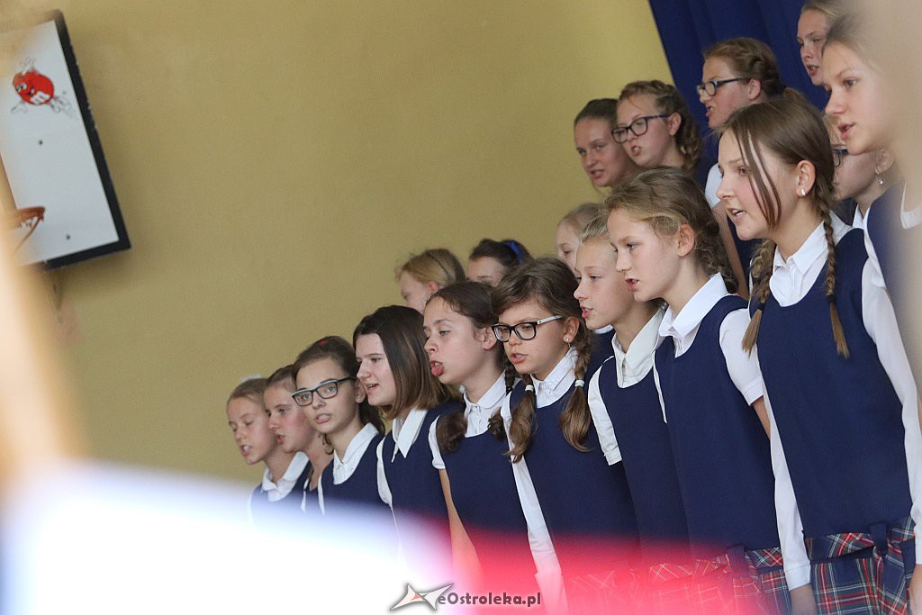 Rozpoczęcie roku szkolnego w SP 1 w Ostrołęce [03.09.2018] - zdjęcie #63 - eOstroleka.pl
