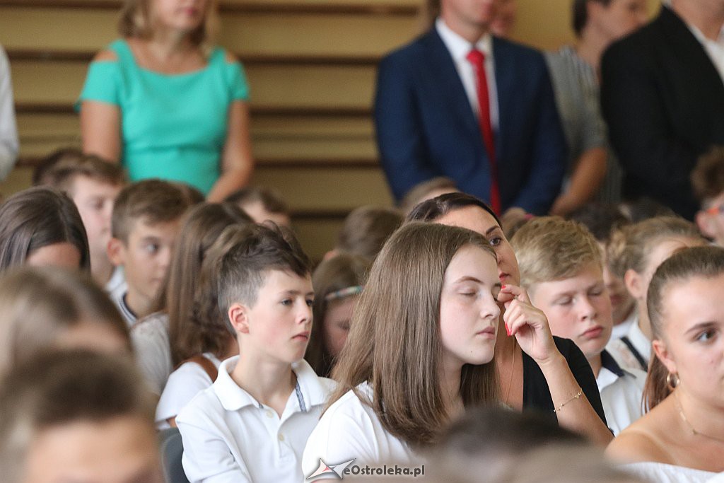 Rozpoczęcie roku szkolnego w SP 1 w Ostrołęce [03.09.2018] - zdjęcie #65 - eOstroleka.pl