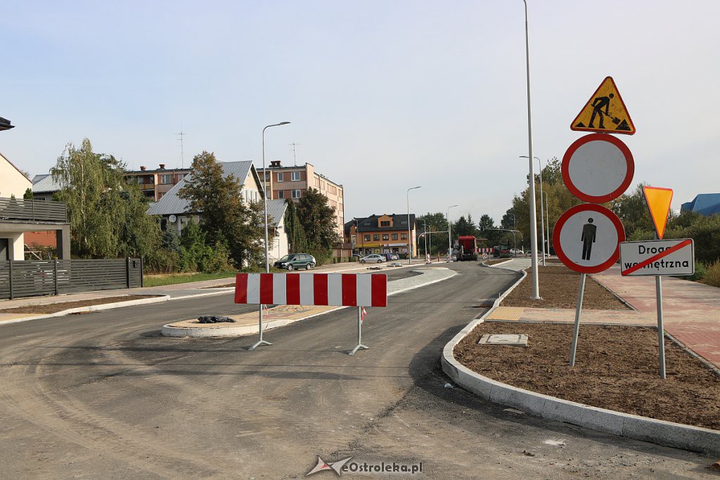 Cztery miesiące po terminie, a ulica Dobrzańskiego wciąż nie gotowa [26.09.2018] - zdjęcie #1 - eOstroleka.pl