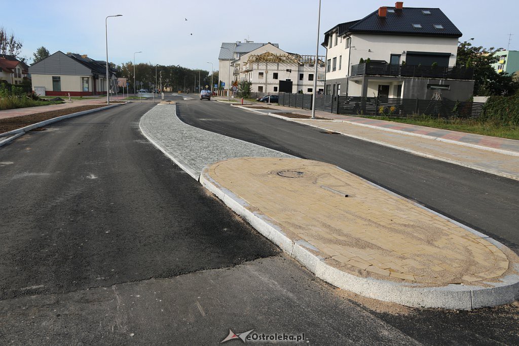 Cztery miesiące po terminie, a ulica Dobrzańskiego wciąż nie gotowa [26.09.2018] - zdjęcie #14 - eOstroleka.pl
