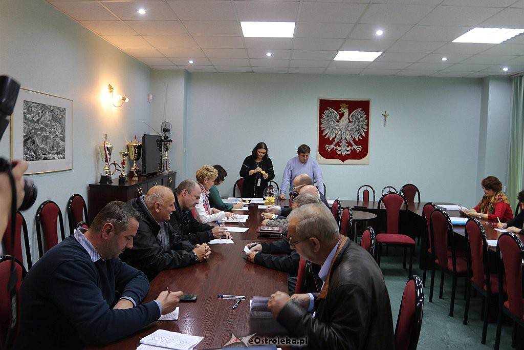 Losowanie członków obwodowych komisji wyborczych [28.09.2018] - zdjęcie #1 - eOstroleka.pl