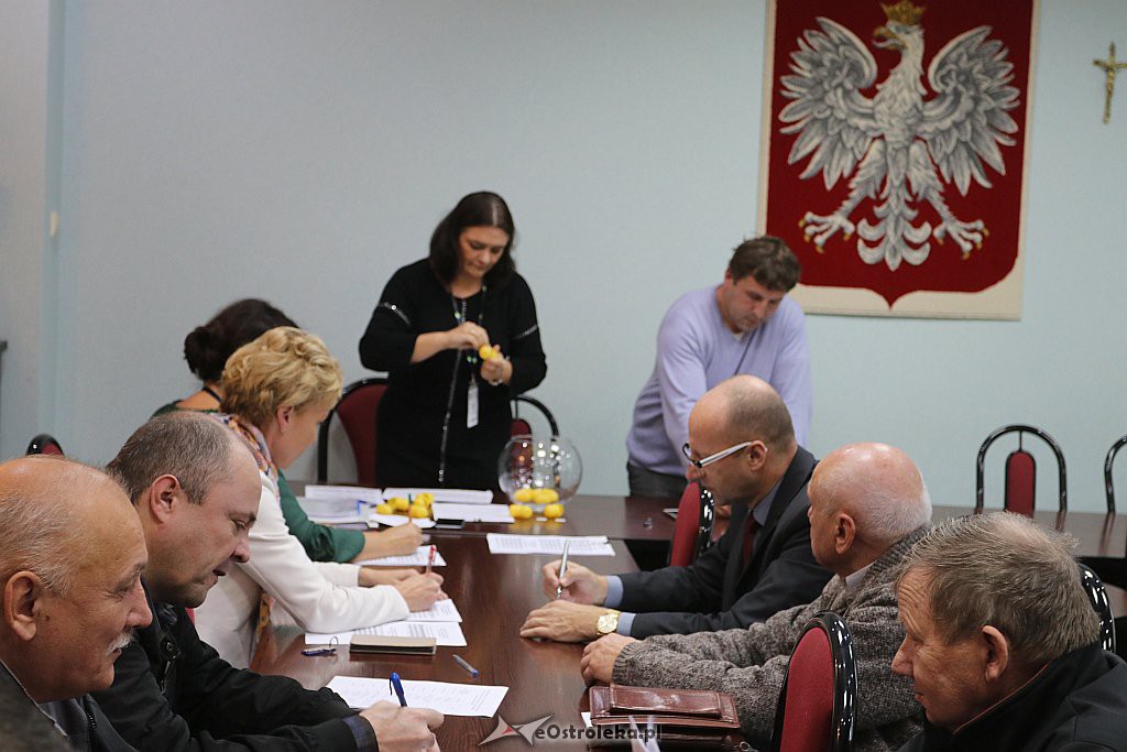 Losowanie członków obwodowych komisji wyborczych [28.09.2018] - zdjęcie #6 - eOstroleka.pl