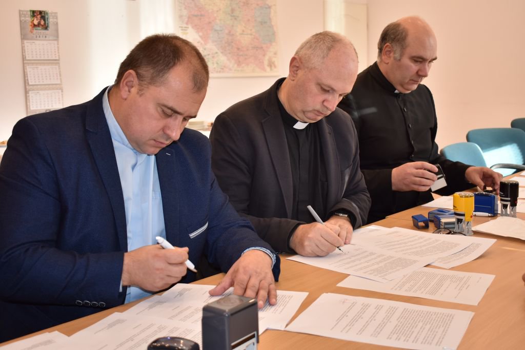 Umowy na dofinansowanie prac konserwatorskich zabytków sakralnych podpisane [10.10.2018] - zdjęcie #1 - eOstroleka.pl