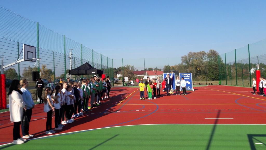 Uczniowie ze szkoły w Olszewce mają nowe boisko [15.10.2018] - zdjęcie #1 - eOstroleka.pl