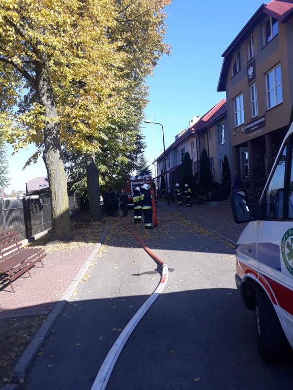 Alarm pożarowy i ewakuacja w ZSP w Myszyńcu [12.10.2018] - zdjęcie #2 - eOstroleka.pl