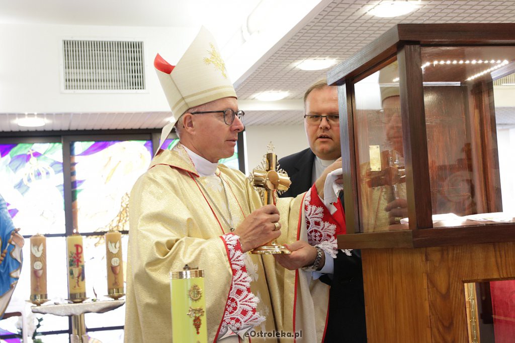 Przekazanie relikwii św. Jana Pawła II do szpitalnej kaplicy [17.10.2018] - zdjęcie #36 - eOstroleka.pl