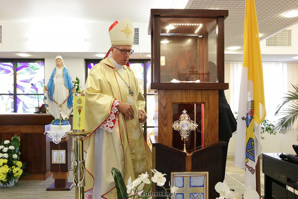 Przekazanie relikwii św. Jana Pawła II do szpitalnej kaplicy [17.10.2018] - zdjęcie #38 - eOstroleka.pl