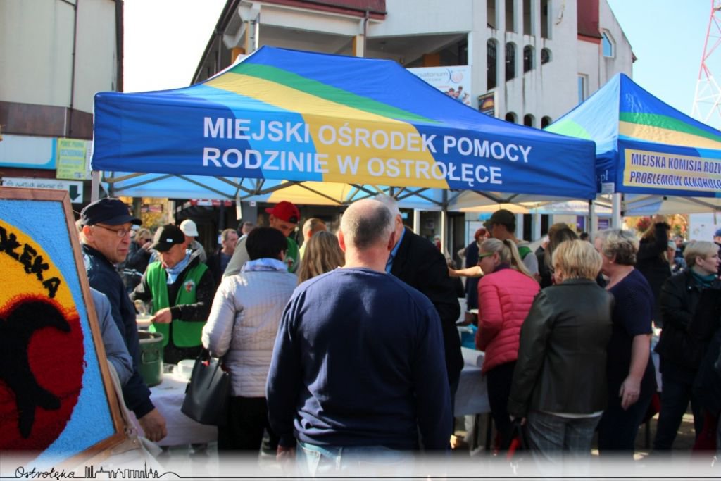 Akcja „Przeciw bezradności społecznej” w Ostrołęce [17.10.2018] - zdjęcie #16 - eOstroleka.pl
