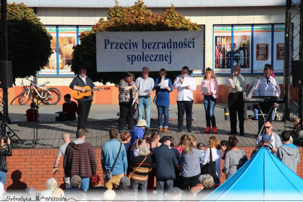 Akcja „Przeciw bezradności społecznej” w Ostrołęce [17.10.2018] - zdjęcie #33 - eOstroleka.pl