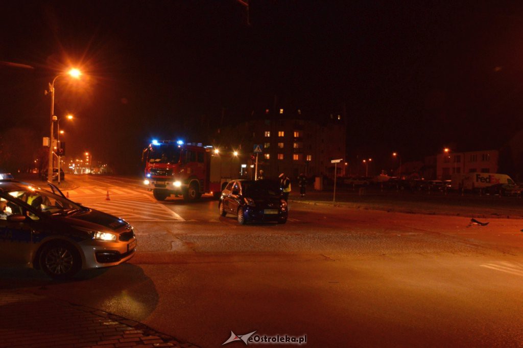 Wypadek na skrzyżowaniu przy ul. Goworowskiej i Pomian [31.10.2018] - zdjęcie #14 - eOstroleka.pl