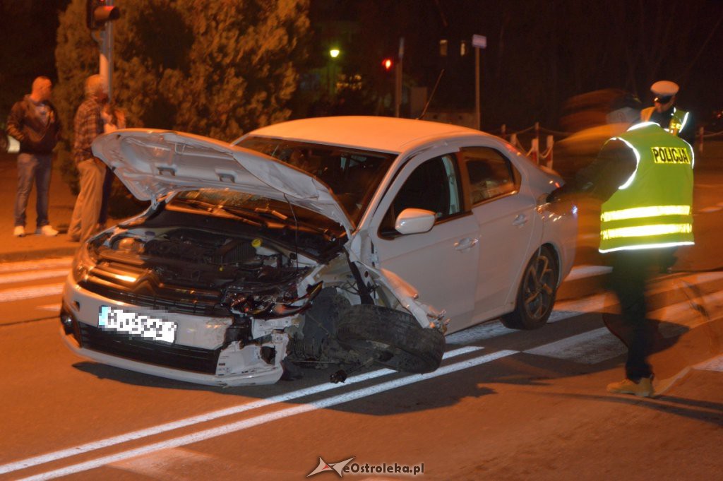 Wypadek na skrzyżowaniu przy ul. Goworowskiej i Pomian [31.10.2018] - zdjęcie #21 - eOstroleka.pl