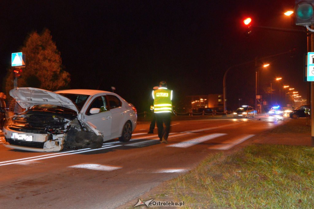 Wypadek na skrzyżowaniu przy ul. Goworowskiej i Pomian [31.10.2018] - zdjęcie #24 - eOstroleka.pl