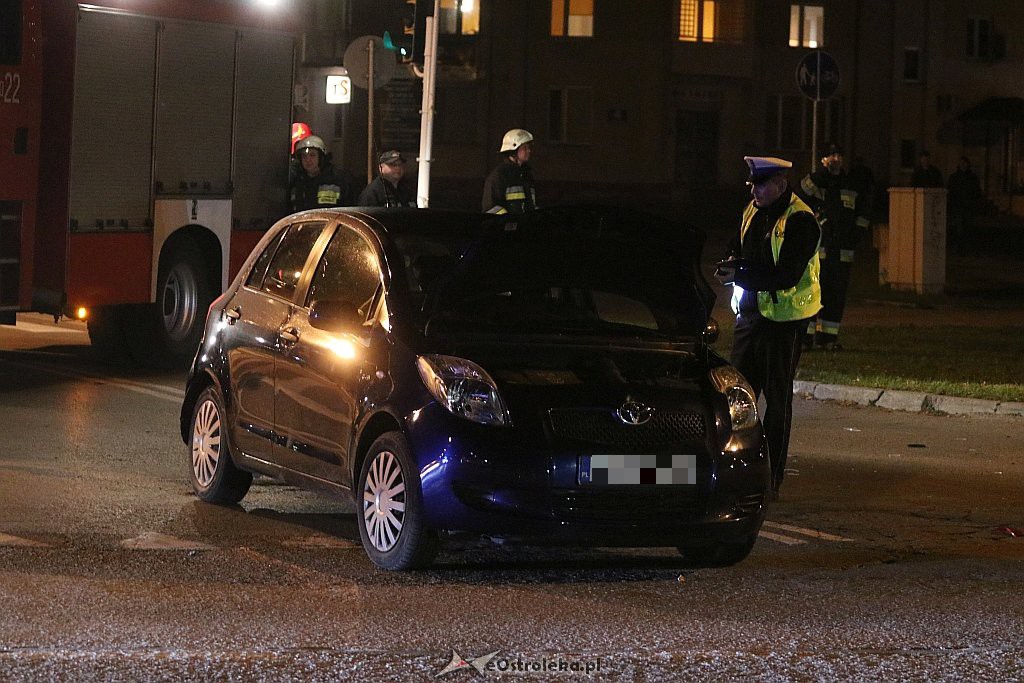 Wypadek na skrzyżowaniu przy ul. Goworowskiej i Pomian [31.10.2018] - zdjęcie #1 - eOstroleka.pl