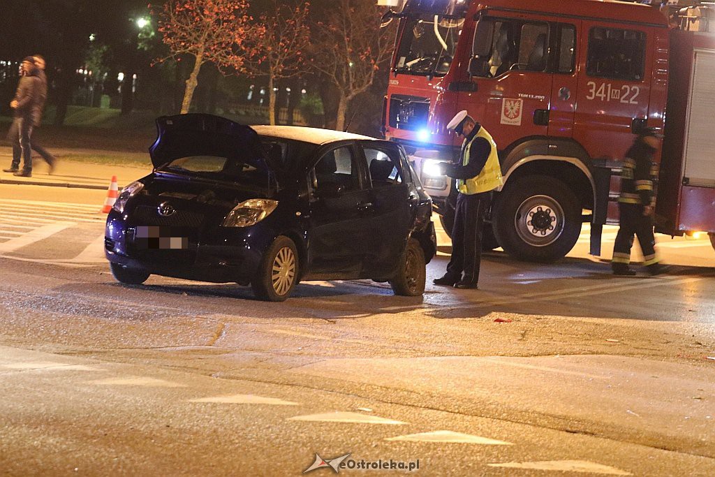 Wypadek na skrzyżowaniu przy ul. Goworowskiej i Pomian [31.10.2018] - zdjęcie #2 - eOstroleka.pl