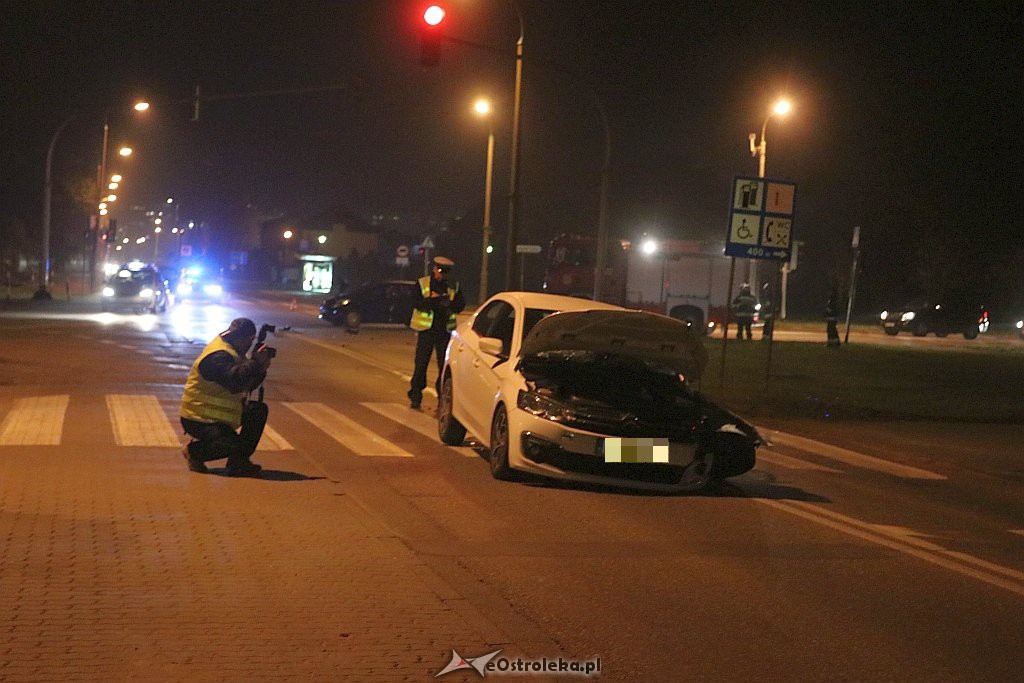 Wypadek na skrzyżowaniu przy ul. Goworowskiej i Pomian [31.10.2018] - zdjęcie #5 - eOstroleka.pl