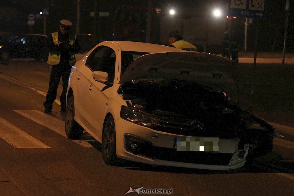 Wypadek na skrzyżowaniu przy ul. Goworowskiej i Pomian [31.10.2018] - zdjęcie #6 - eOstroleka.pl
