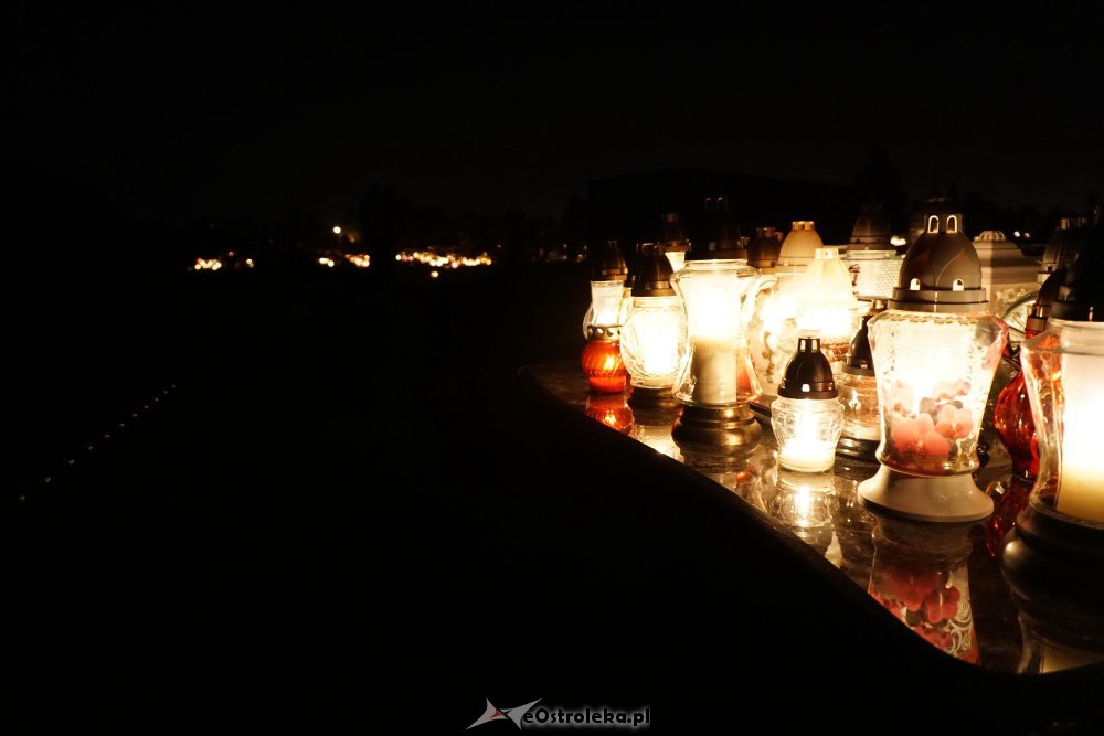 Ostrołęckie cmentarze nocą [1.11.2018] - zdjęcie #34 - eOstroleka.pl