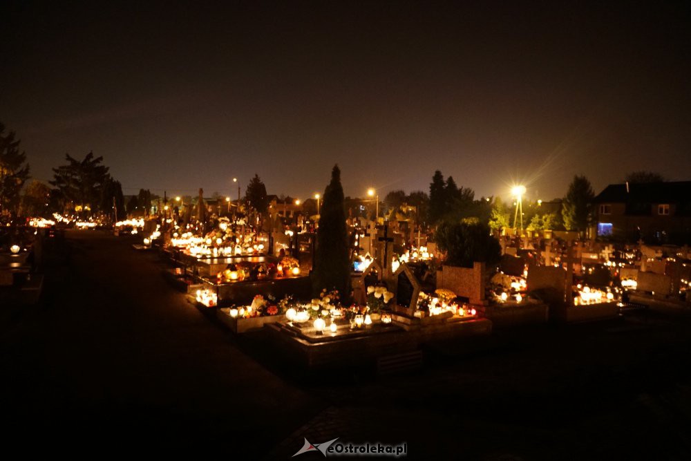 Ostrołęckie cmentarze nocą [1.11.2018] - zdjęcie #42 - eOstroleka.pl