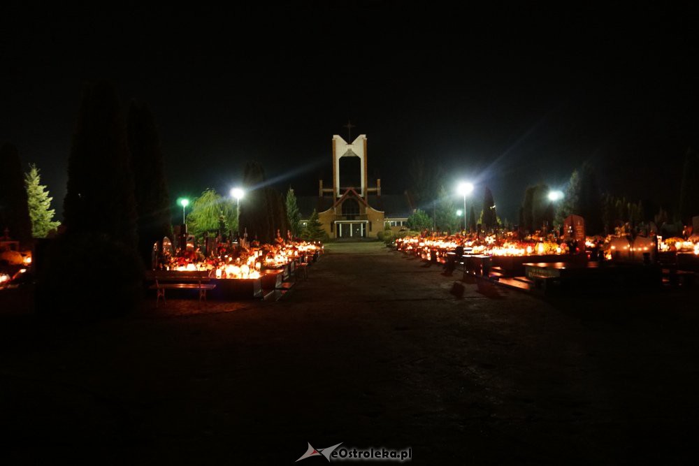 Ostrołęckie cmentarze nocą [1.11.2018] - zdjęcie #50 - eOstroleka.pl